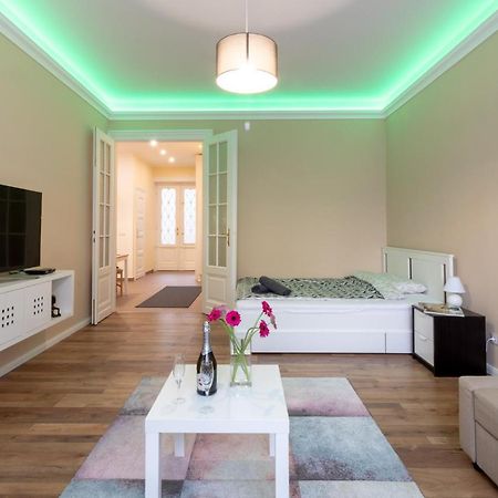 Nice And Cozy Apartment Next To The Parliament Budapest Exterior foto