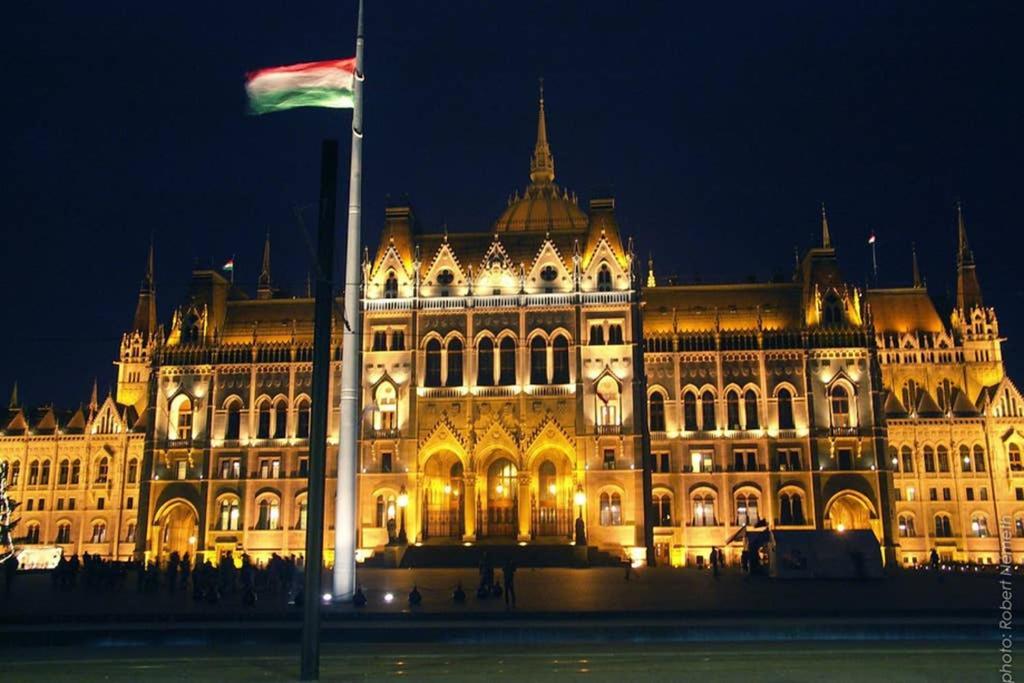 Nice And Cozy Apartment Next To The Parliament Budapest Exterior foto